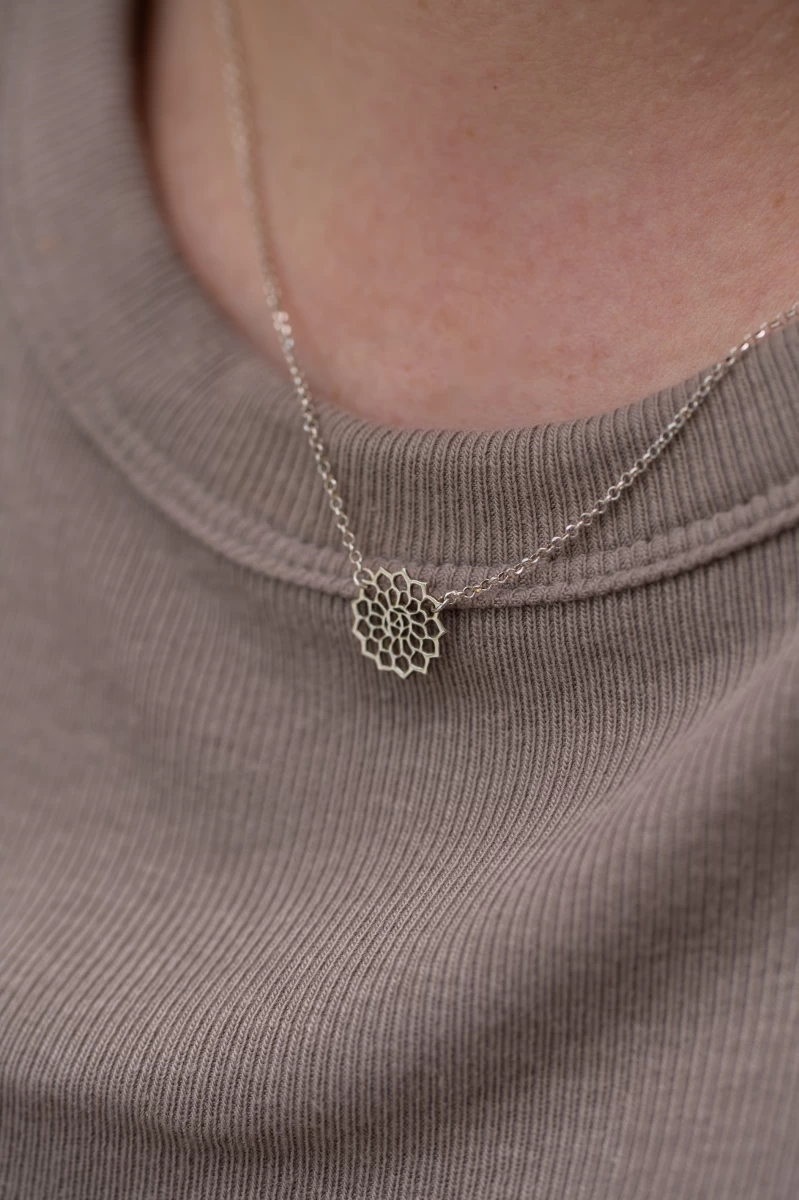 Strieborná retiazka mandala