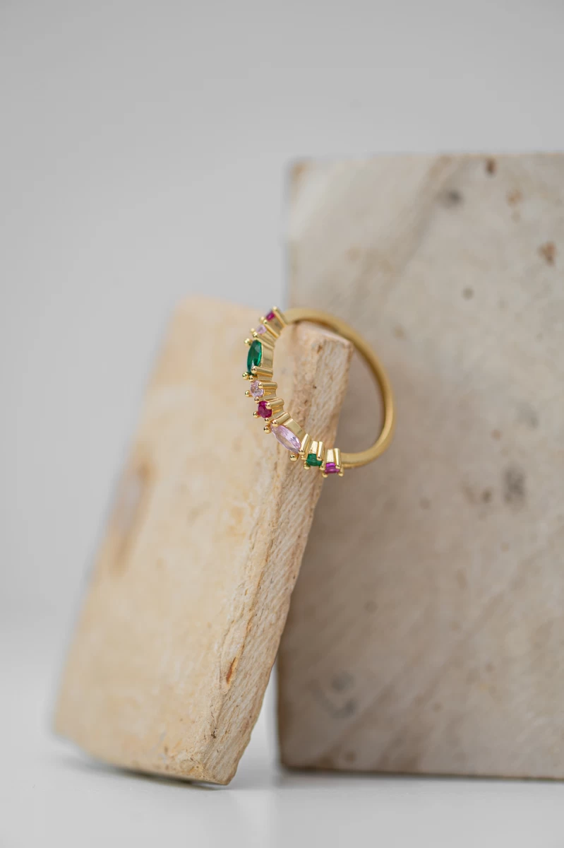 Strieborný farebný prsteň so zirkónmi, pozlátený žltým 18K zlatom