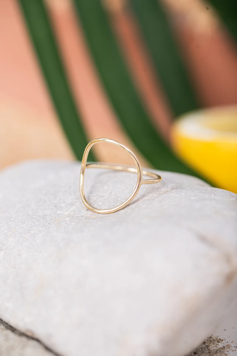 Obruč na kontúru biele zlato