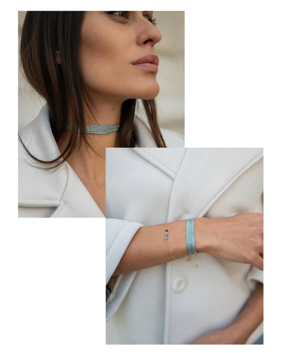 Tradičný arabský náhrdelník choker zo zlatej nite v zlatej a džínsovo modrej