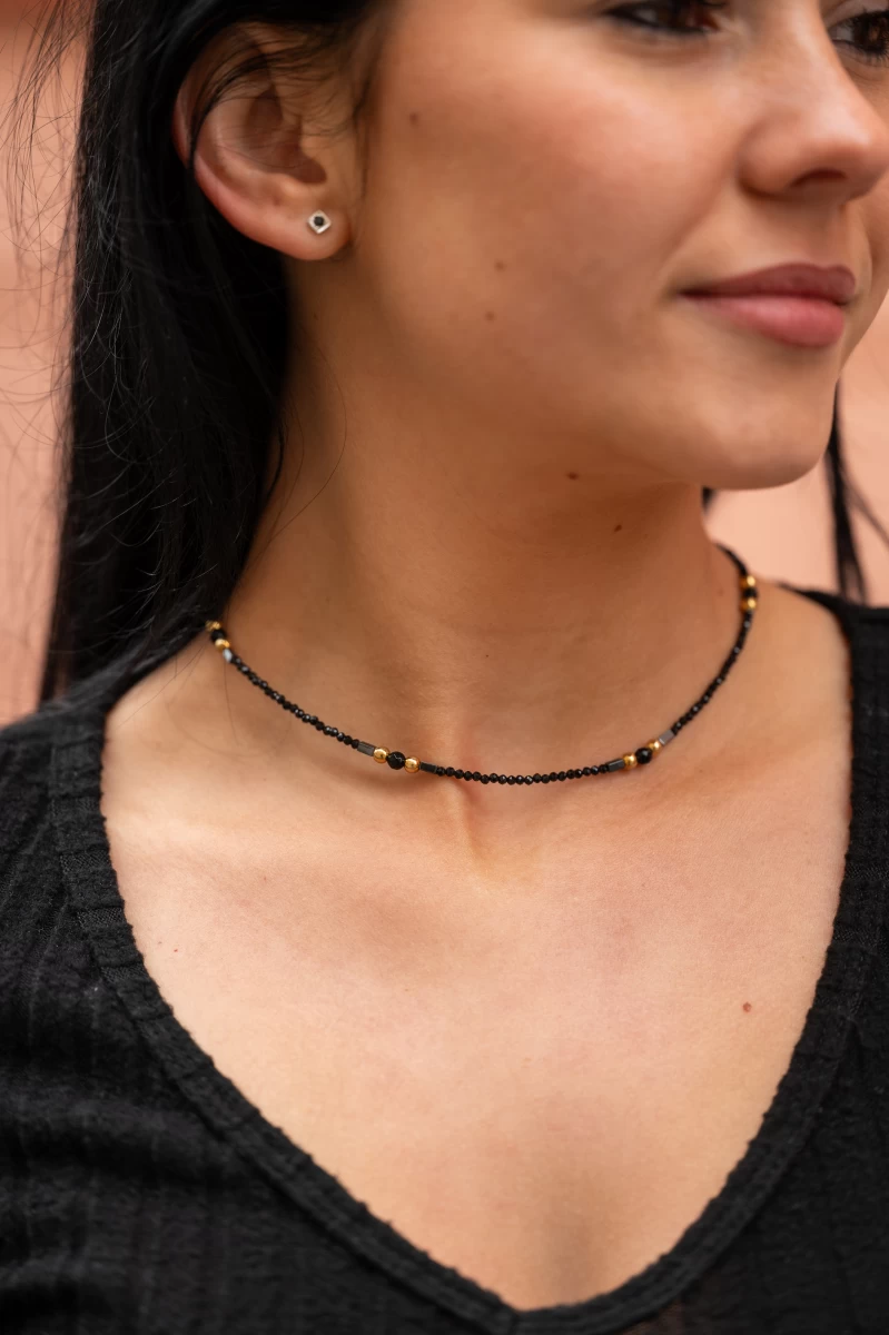 Náhrdelník s čiernym spinelom a 925 striebrom