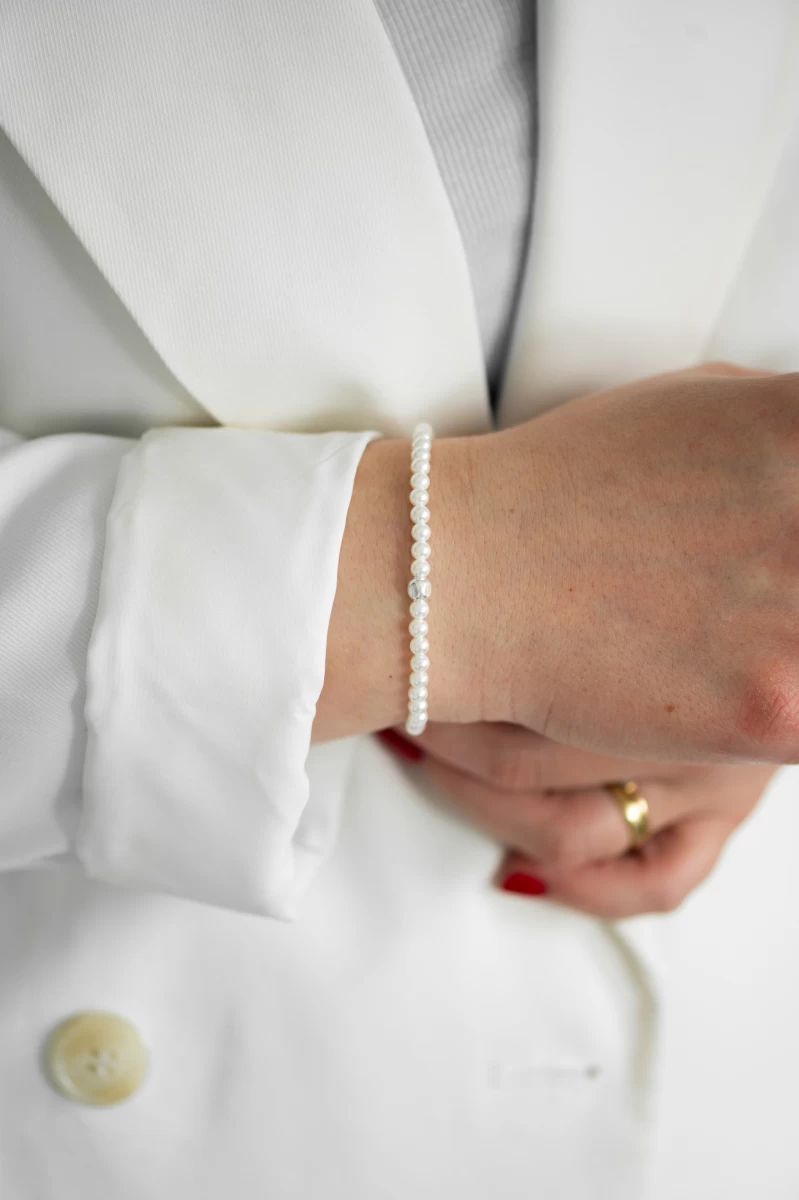 Náramok s bielymi sladkovodnými perlami a strieborným 925 zapínaním