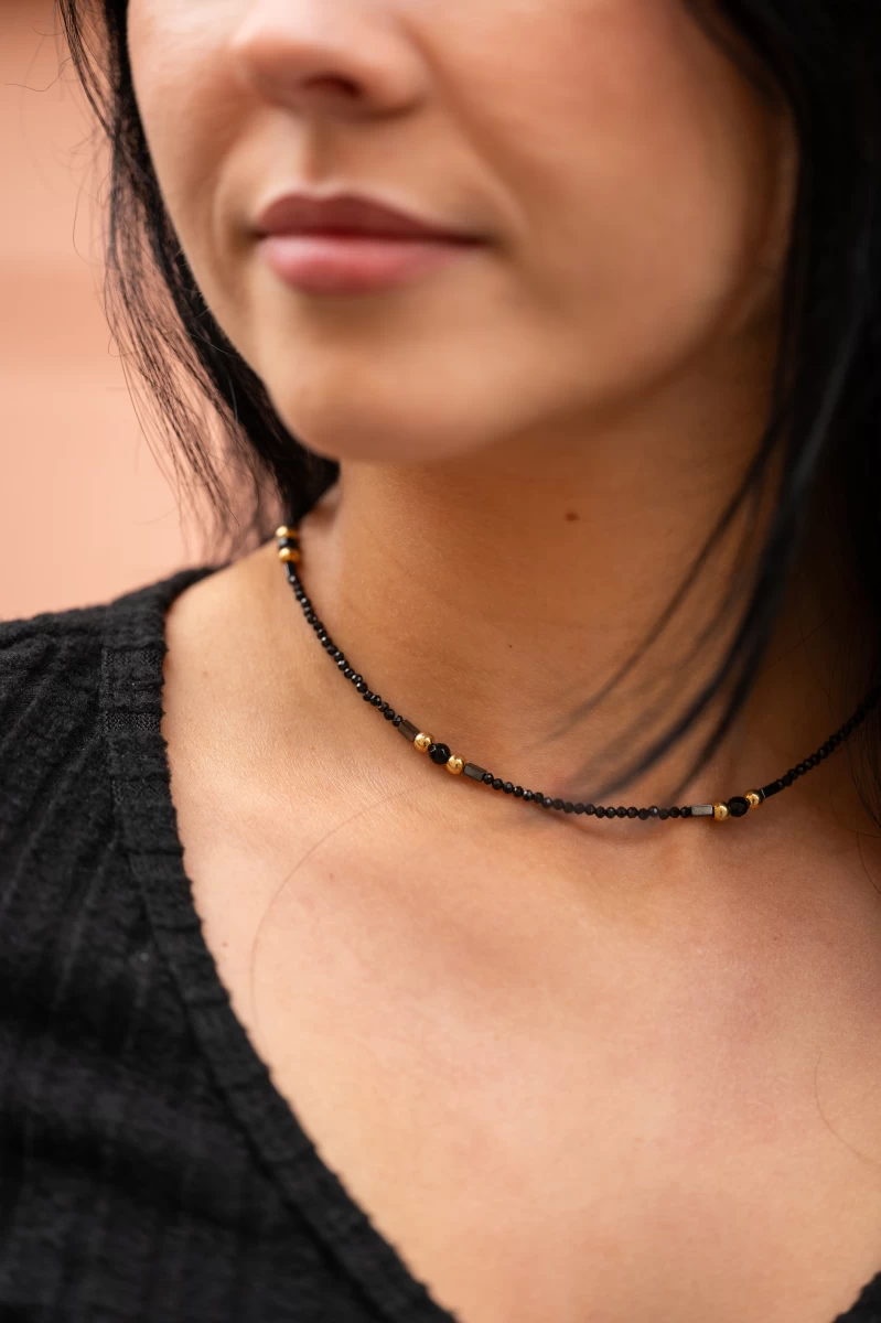 Náhrdelník s čiernym spinelom a 925 striebrom