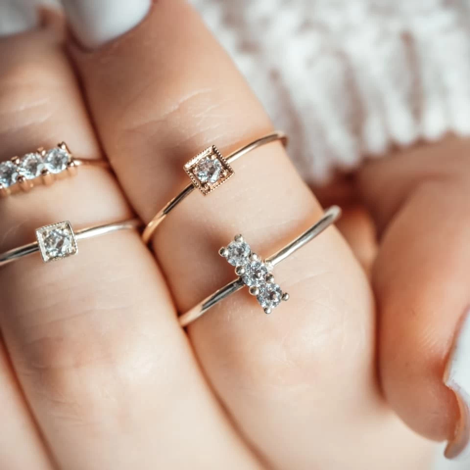 Ružovozlatý prsteň s drahokamom zirkónia