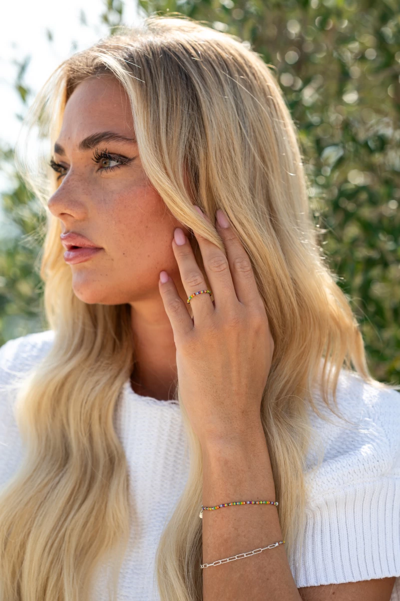 Farebný korálikový strieborný prsteň