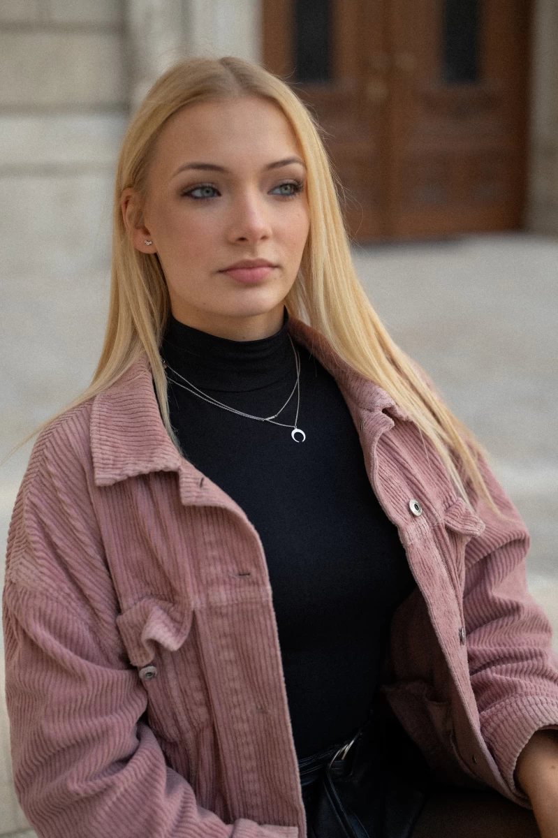 Strieborná retiazka s mesiacom