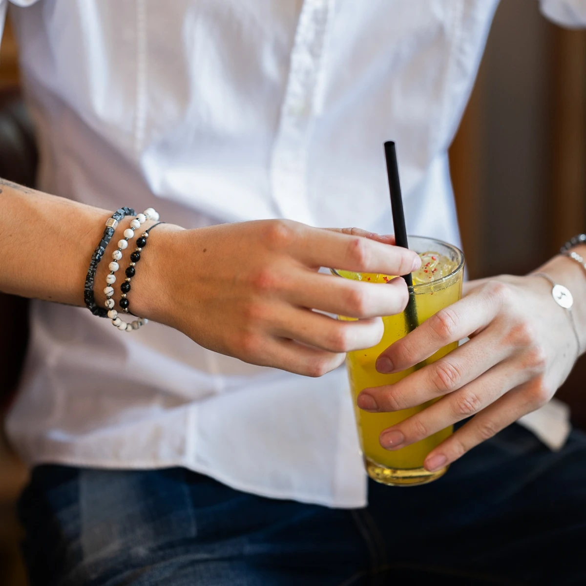 Minerálny náramok z howlitového kameňa zo striebra 925