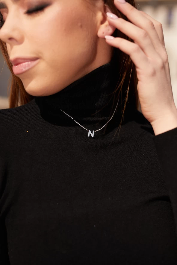 Bielozlatý náhrdelník s písmenom N 14K