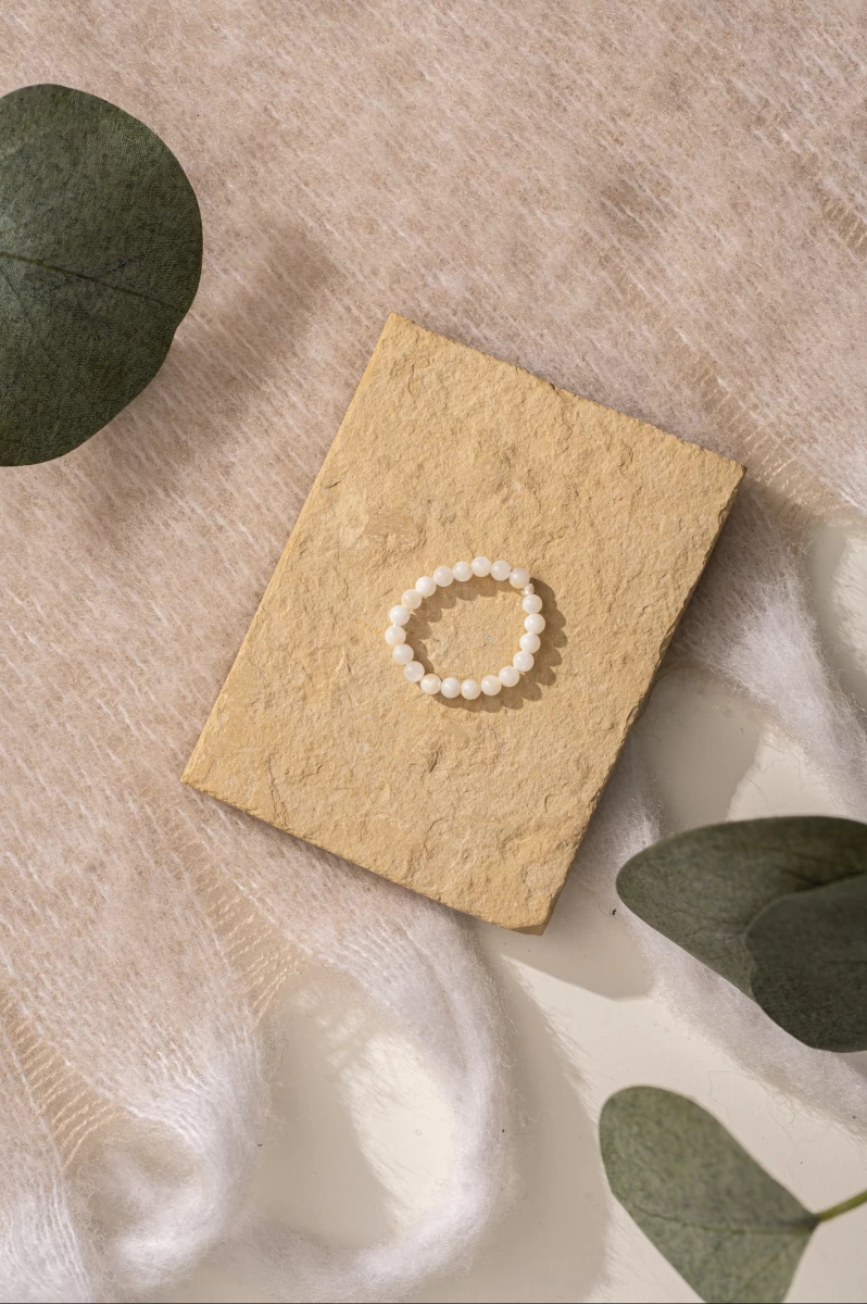 Prsteň z bielych perál