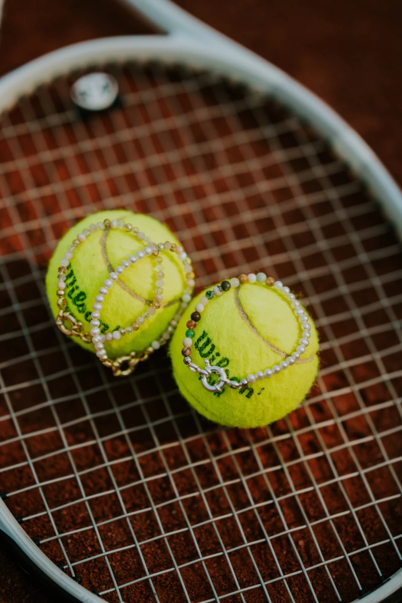 Náramok zo striebra 925 s farebnými minerálmi a perlami pre elegantný vzhľad